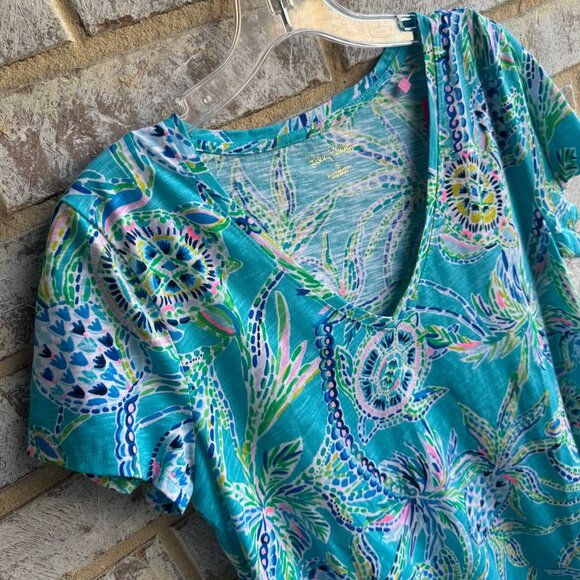 Lilly Pulitzer Short Sleeve V-Neck Tropical Turtles 100% Cotton T-Shirt Size S - Picture 6 of 7